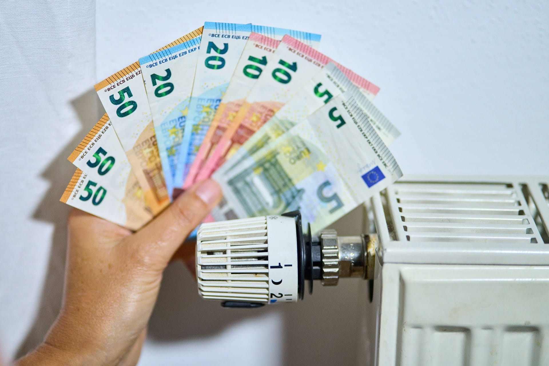 Ölheizung: Wer seine Heizung regelmäßig warten lässt, kann viel Geld sparen, wie eine Studie zeigt. (Symbolbild) Ölheizung: Wer seine Heizung regelmäßig warten lässt, kann viel Geld sparen, wie eine Studie zeigt. (Symbolbild)