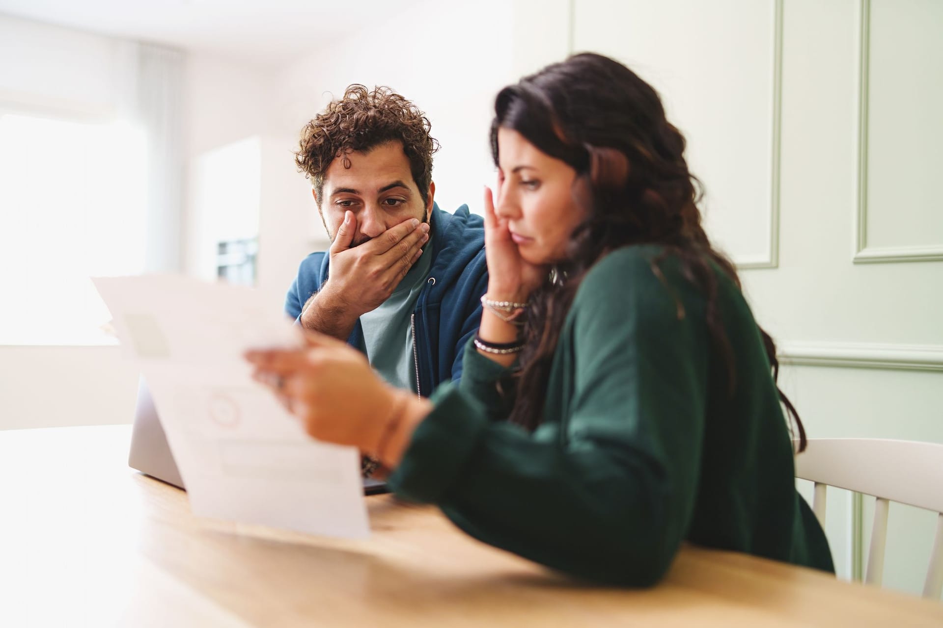 Wenn Sie Ihren Dispo überziehen, bekommen Sie einen negativen Schufa-Eintrag. Wenn Sie Ihren Dispo überziehen, bekommen Sie einen negativen Schufa-Eintrag.
