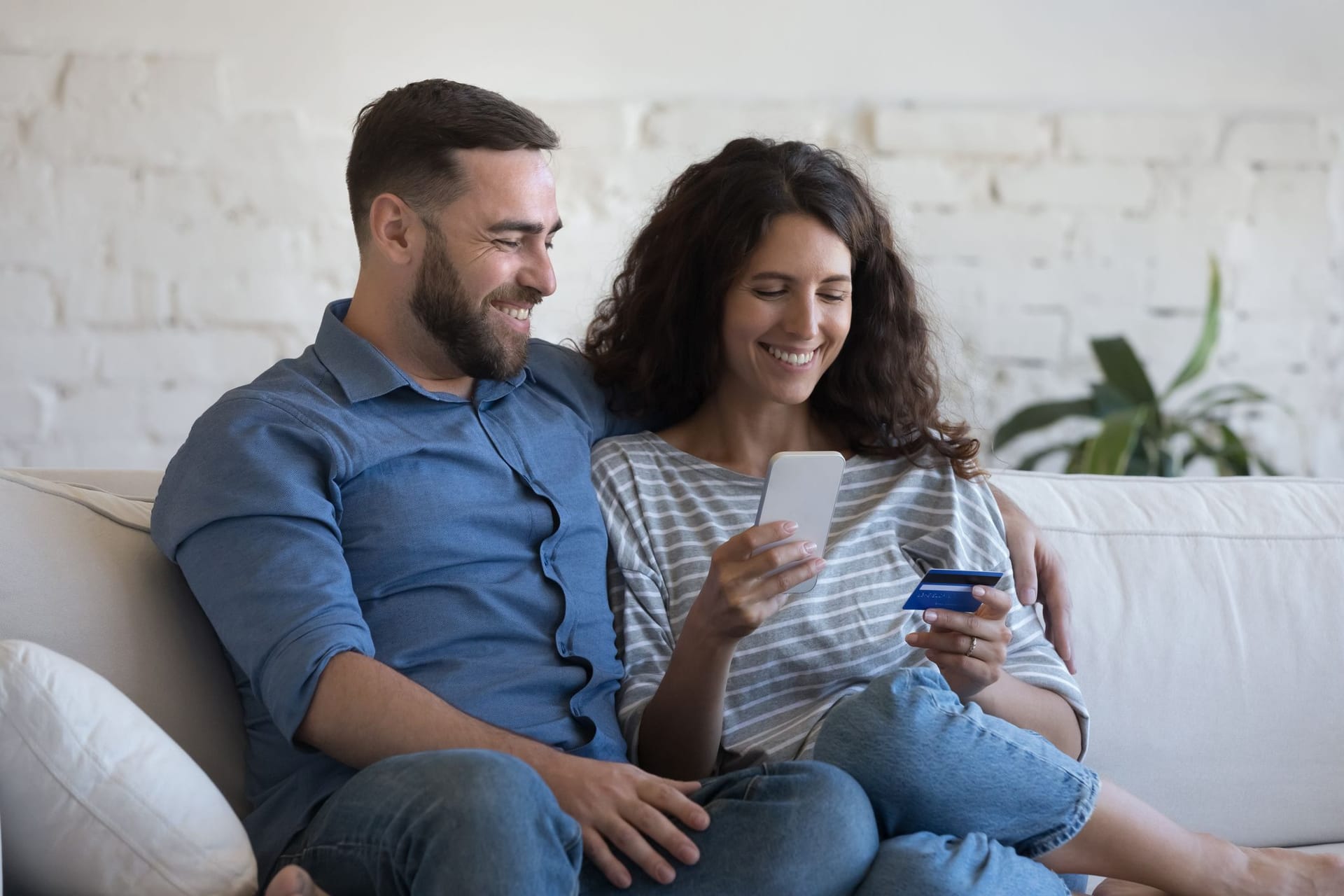 Wenn Sie Ihre Überweisung online tätigen, sparen Sie sich die Gebühren. Wenn Sie Ihre Überweisung online tätigen, sparen Sie sich die Gebühren.