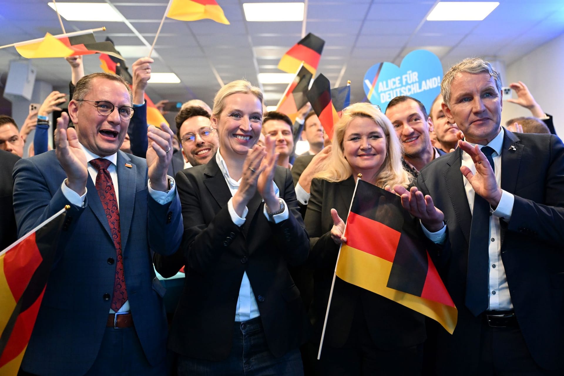 Alice Weidel und Björn Höcke: Sie feierten bei der Wahlparty in der ersten Reihe. Alice Weidel und Björn Höcke: Sie feierten bei der Wahlparty in der ersten Reihe.