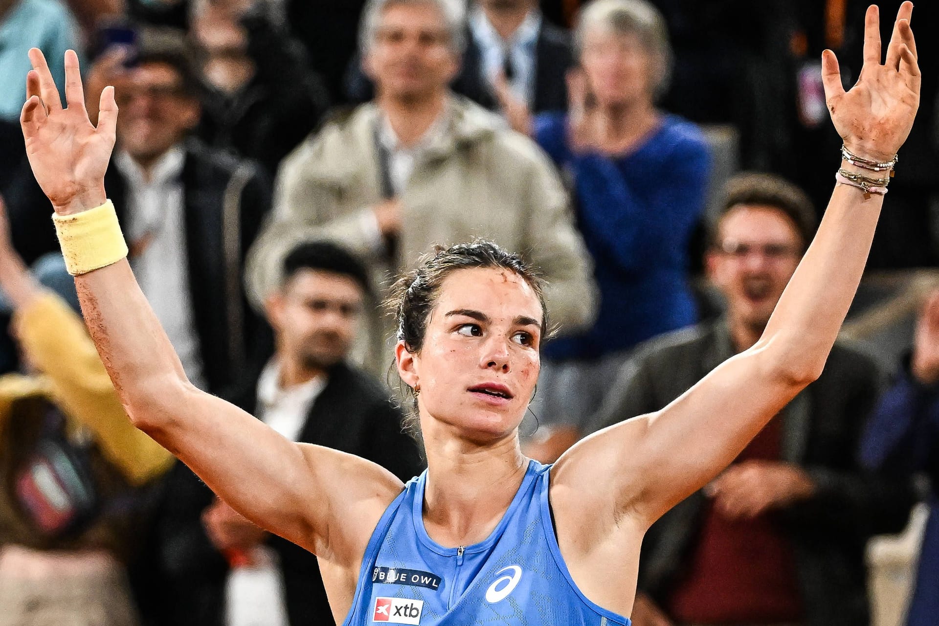 Loïs Boisson nach ihrem Sieg im Viertelfinale: Die Französin begeistert bei den French Open. Loïs Boisson nach ihrem Sieg im Viertelfinale: Die Französin begeistert bei den French Open.