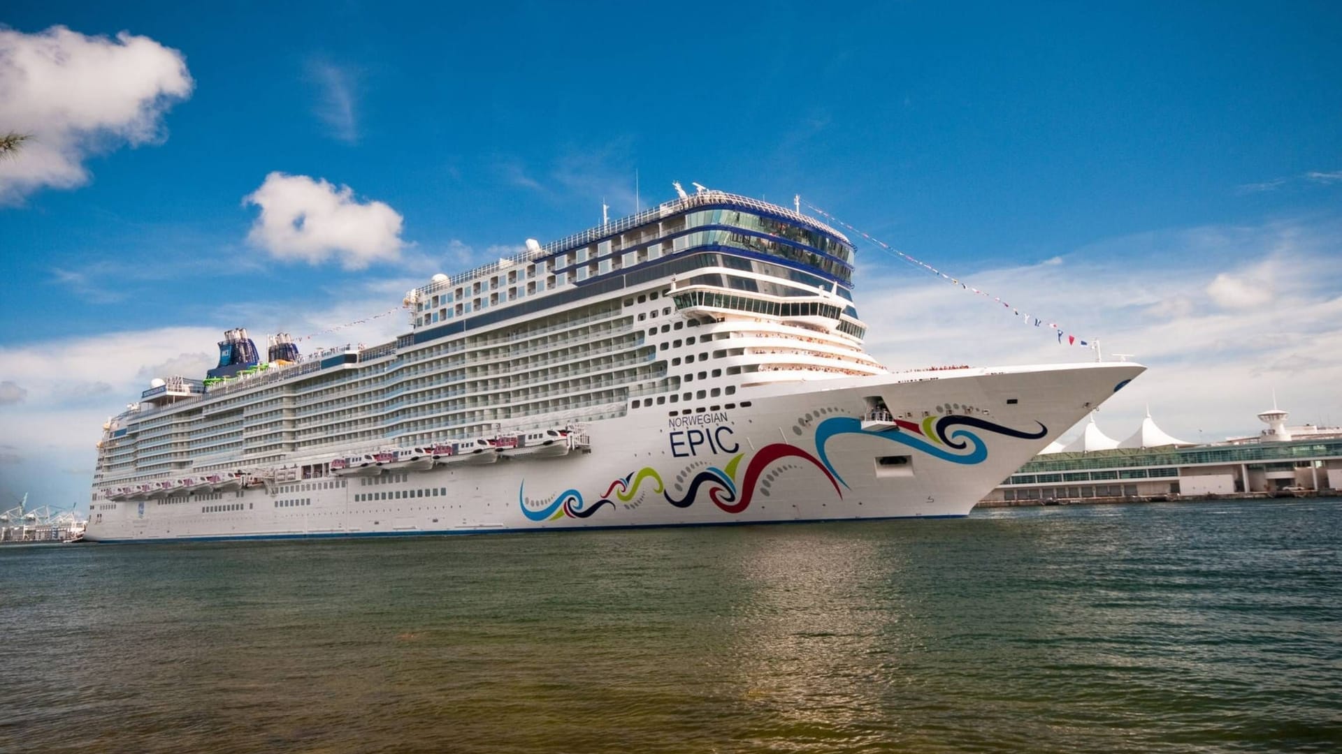 Die "Norwegian Epic" (Symbolbild): Starker Wind reißt die Verankerung des Schiffes bei einem Stopp vor Sizilien los.